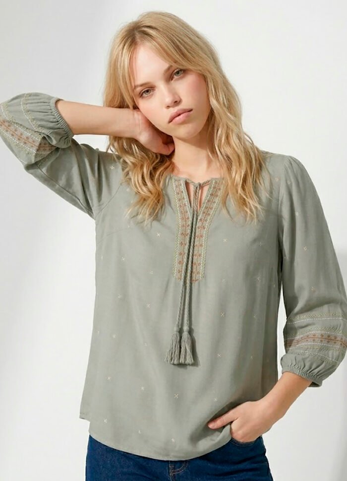 Blusa Verde Clara Acinzentada Bordada Manga 3/4 Viscose Sob - Imagem 4