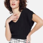 Blusa Preta Básica Gola V Manga Curta Sob