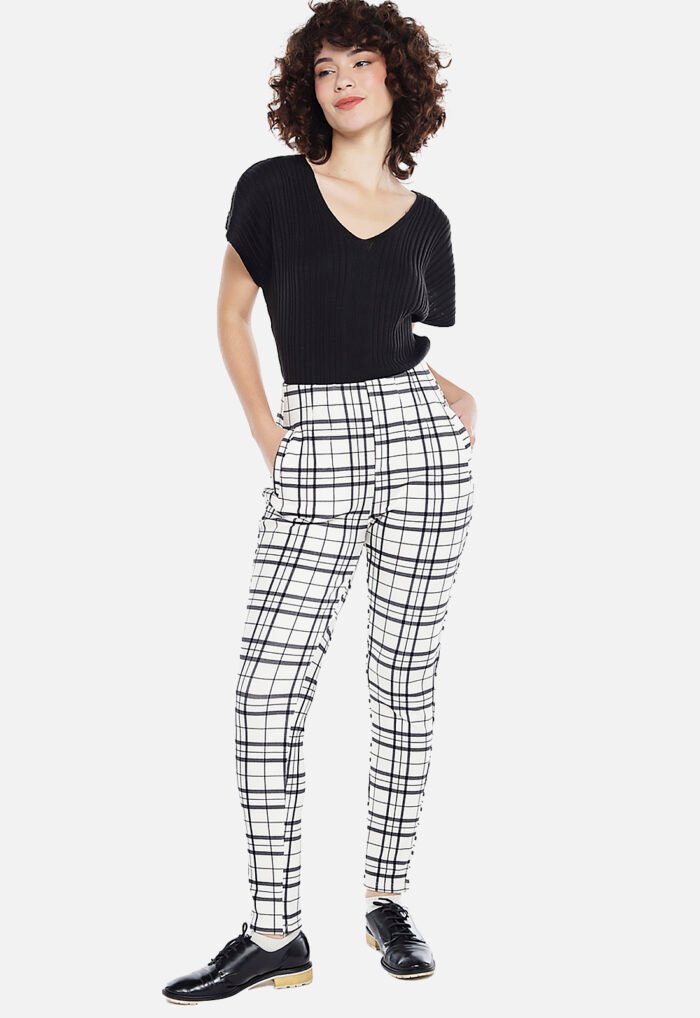 Blusa Preta Básica Gola V Manga Curta Sob - Imagem 5