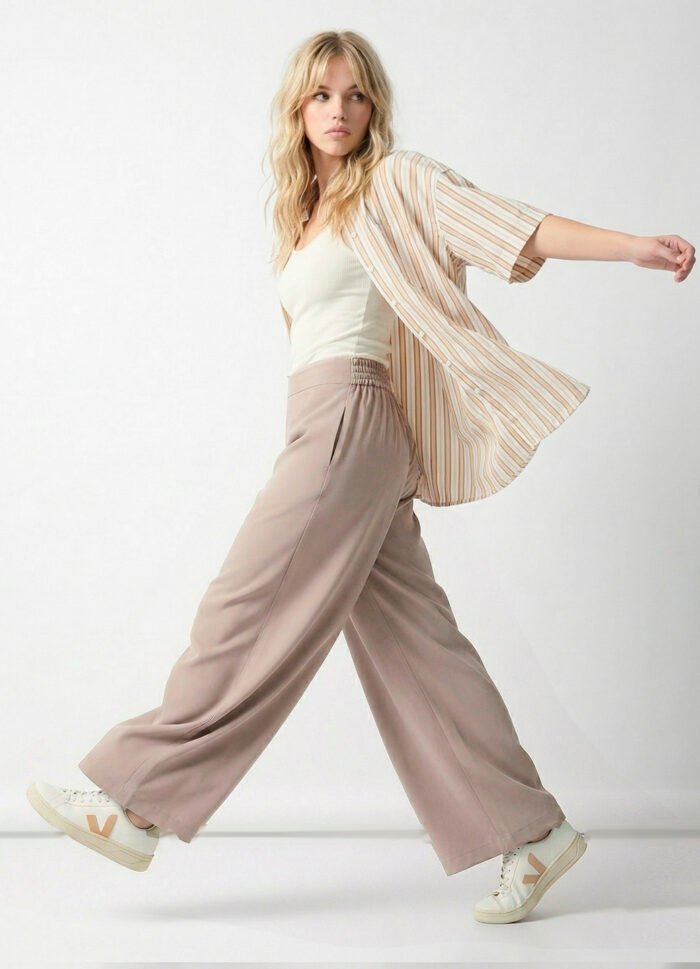Calça Pantalona Bege Mocca com Pregas Feminina com Bolsos - Imagem 2