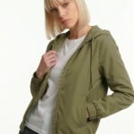 Jaqueta Verde Mitilar Forrada com Capuz e Bolsos Sob Bomber