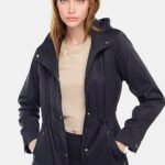 Casaco Parka Preta Forrada com Capuz Sob