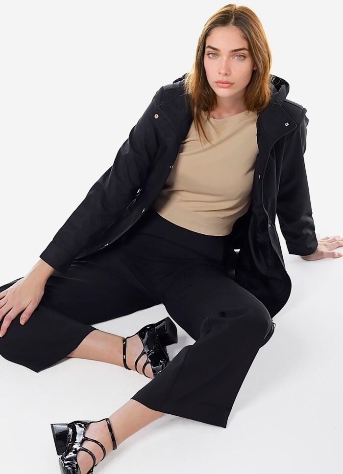 Casaco Parka Preta Forrada com Capuz Sob - Imagem 2