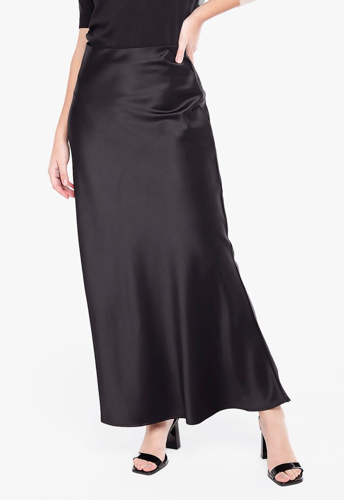 Saia Longa Preta de Cetim Evasê com Elastano Sob - Imagem 2