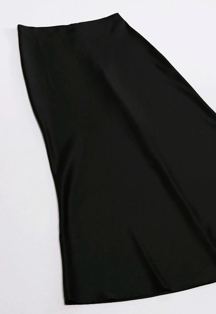 Saia Longa Preta de Cetim Evasê com Elastano Sob - Imagem 7