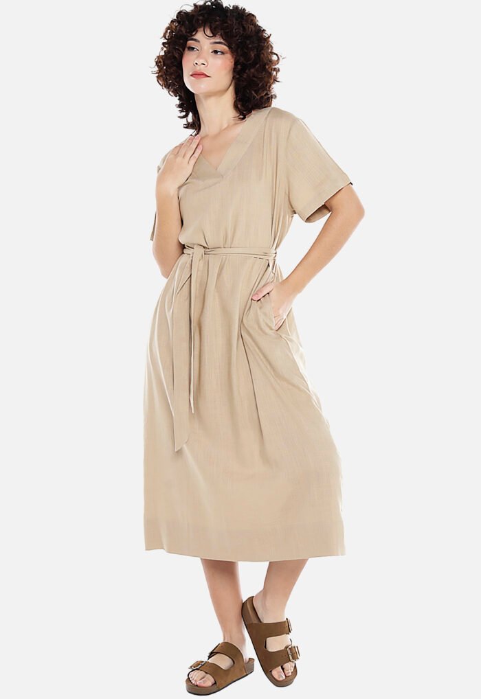 Vestido de Linho Bege Midi com Bolsos Manga Curta Sob - Imagem 5