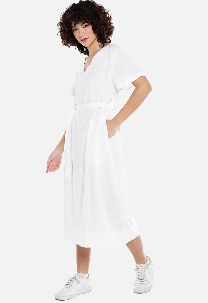 Vestido de Linho Off-White Midi com Bolsos Manga Curta Sob - Imagem 4