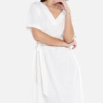 Vestido de Linho Off-White Midi com Bolsos Manga Curta Sob