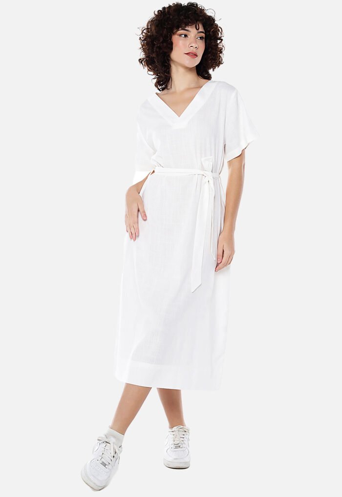 Vestido de Linho Off-White Midi com Bolsos Manga Curta Sob - Imagem 2