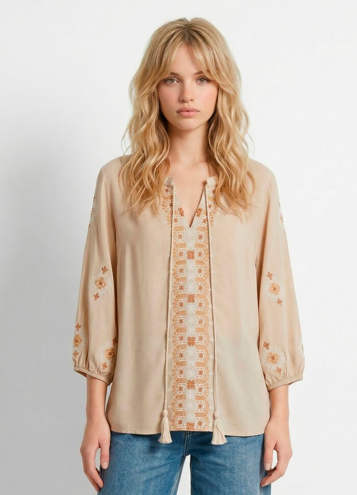 Blusa Bege Bordada Manga 3/4 Gola Bordada Viscose Boho Sob - Imagem 3