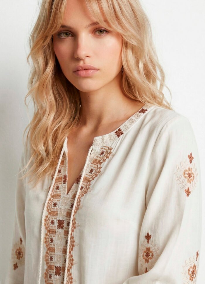 Blusa Branca Bordada Manga 3/4 Gola Bordada Viscose Boho Sob - Imagem 2