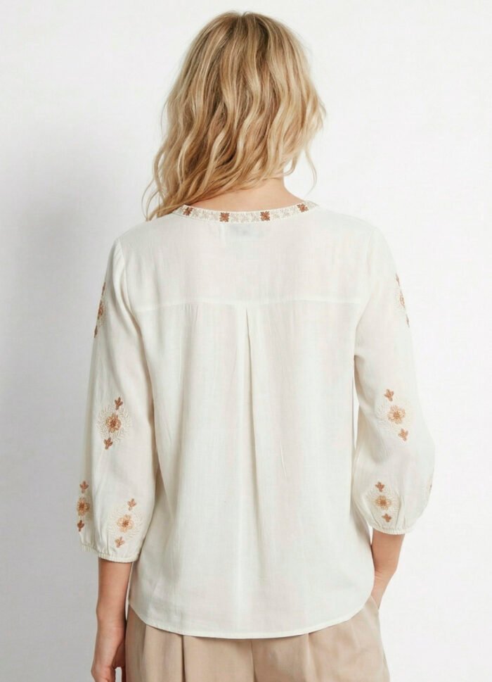 Blusa Branca Bordada Manga 3/4 Gola Bordada Viscose Boho Sob - Imagem 5