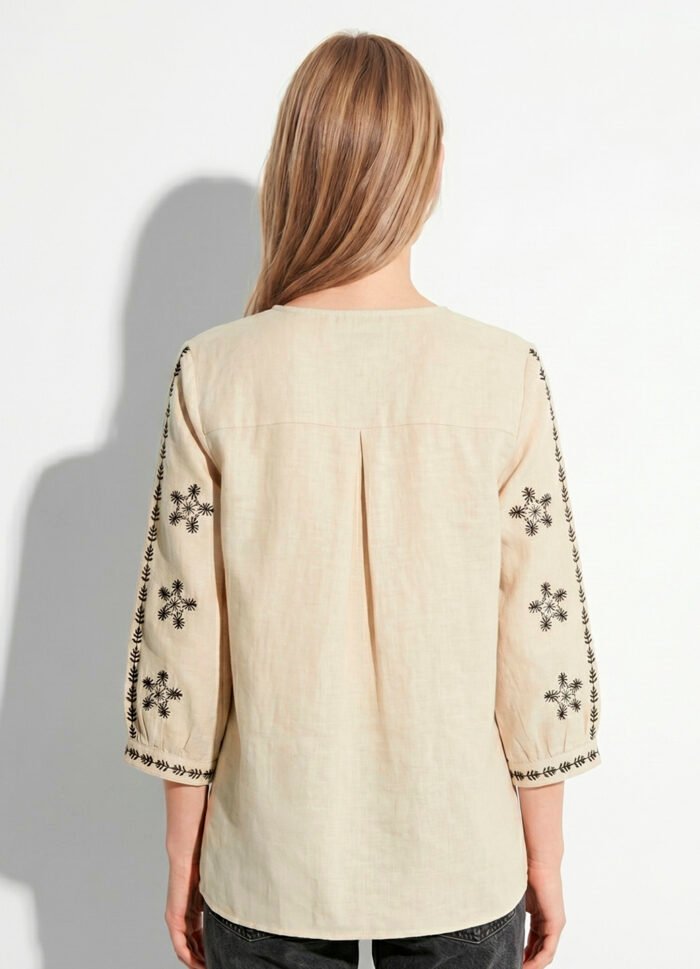 Blusa Bege Bordada Gola V em Algodão Manga 3/4 Sob - Imagem 4