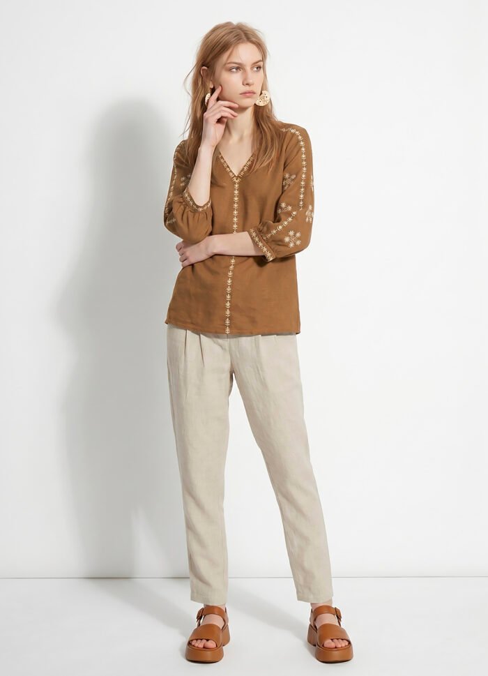 Blusa Marrom Bordada Gola V em Algodão Manga 3/4 Sob - Imagem 4