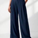 Calça Pantalona Azul Marinho em Viscose com Pregas e Bolsos