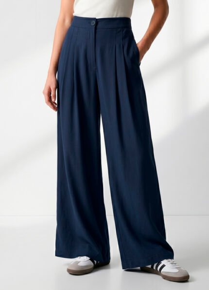Calça Pantalona Azul Marinho em Viscose com Pregas e Bolsos