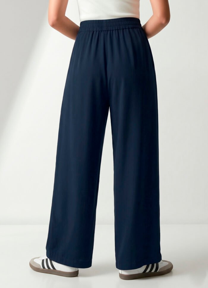 Calça Pantalona Azul Marinho em Viscose com Pregas e Bolsos - Imagem 5