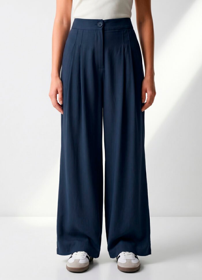 Calça Pantalona Azul Marinho em Viscose com Pregas e Bolsos - Imagem 7