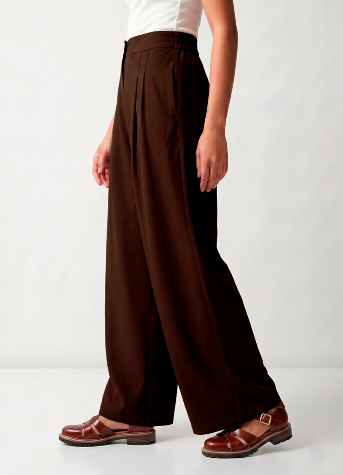 Calça Pantalona Marrom em Viscose com Pregas e Bolsos - Imagem 4