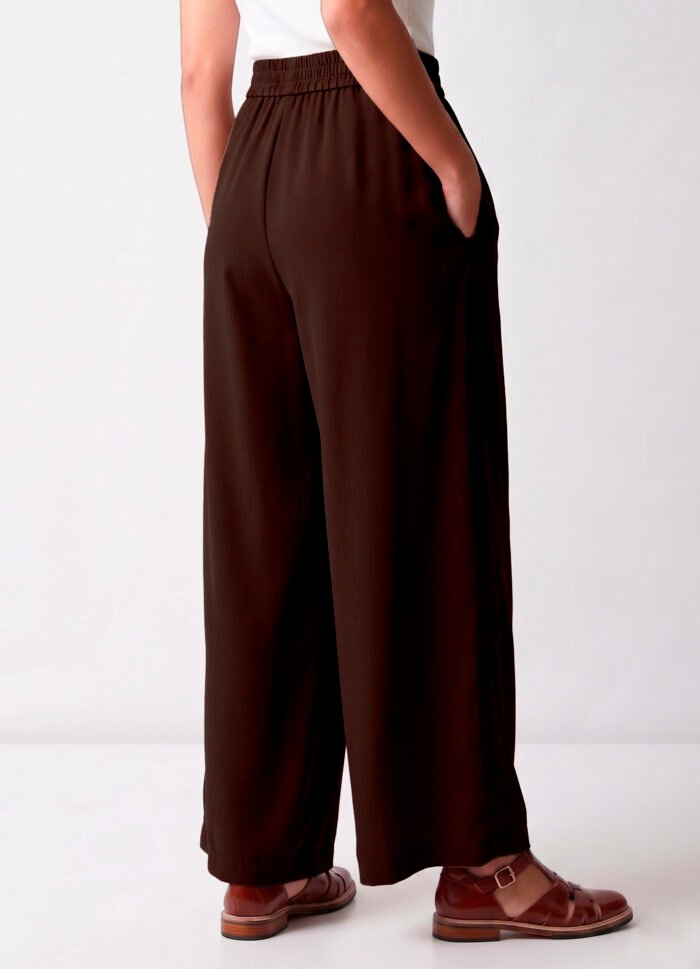 Calça Pantalona Marrom em Viscose com Pregas e Bolsos - Imagem 5