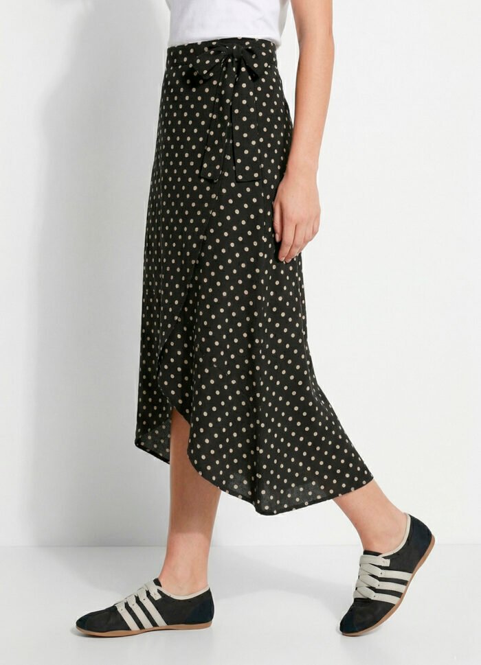 Saia Longa Preta de Bolinhas de Viscose Poá Transpassada Sob - Imagem 3