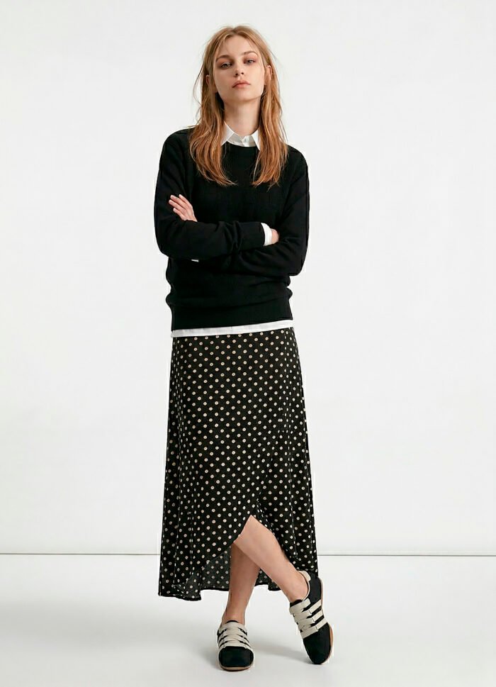 Saia Longa Preta de Bolinhas de Viscose Poá Transpassada Sob - Imagem 5