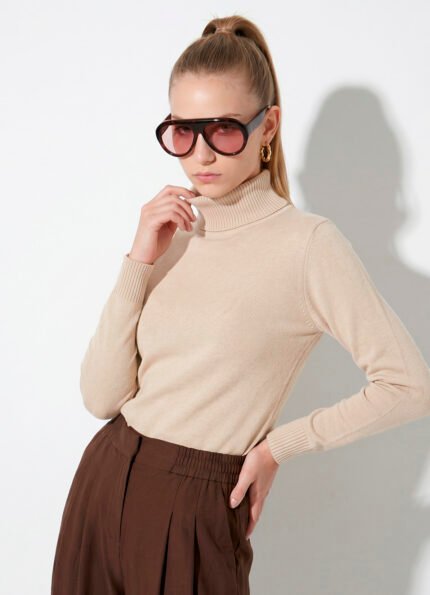 Blusa de Tricot Bege Gola Alta Manga Longa Justa Sob
