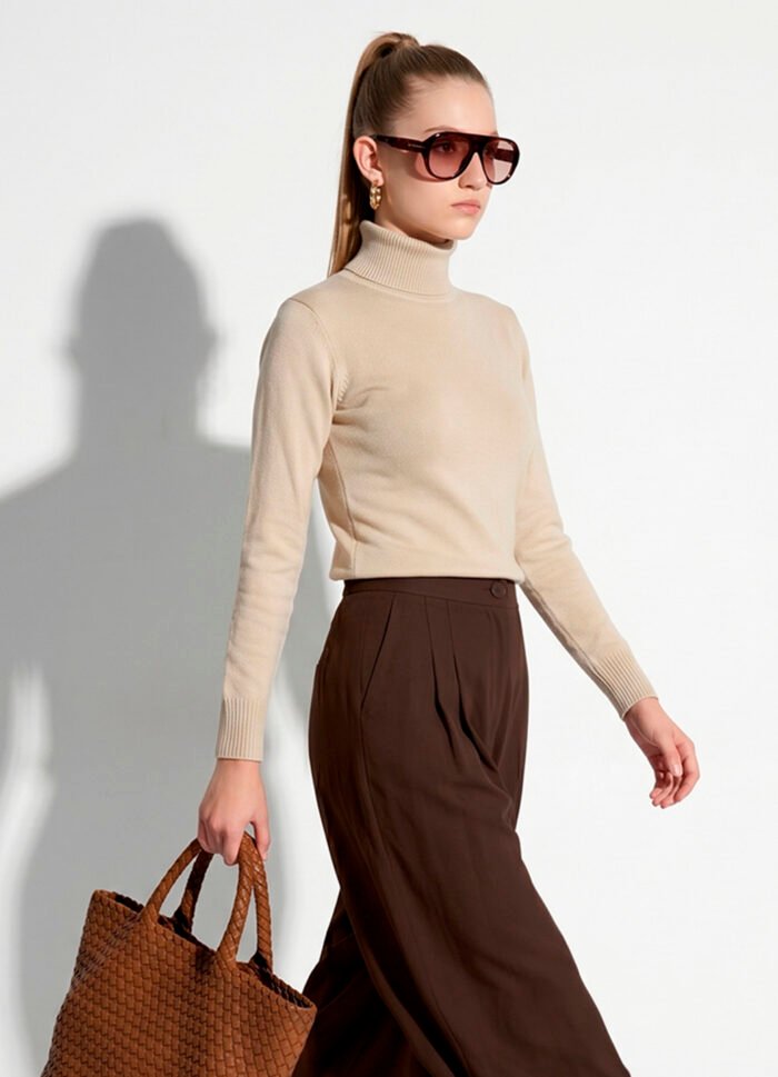 Blusa de Tricot Bege Gola Alta Manga Longa Justa Sob - Imagem 5