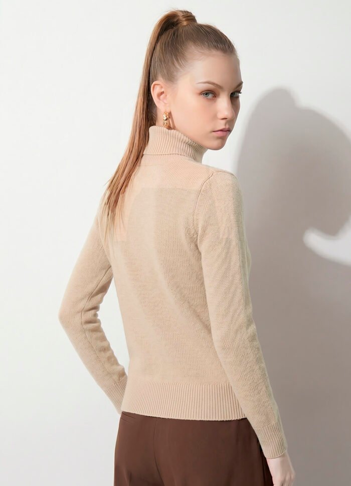 Blusa de Tricot Bege Gola Alta Manga Longa Justa Sob - Imagem 3