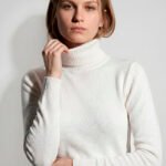 Blusa de Tricot Off White Gola Alta Manga Longa Justa Sob