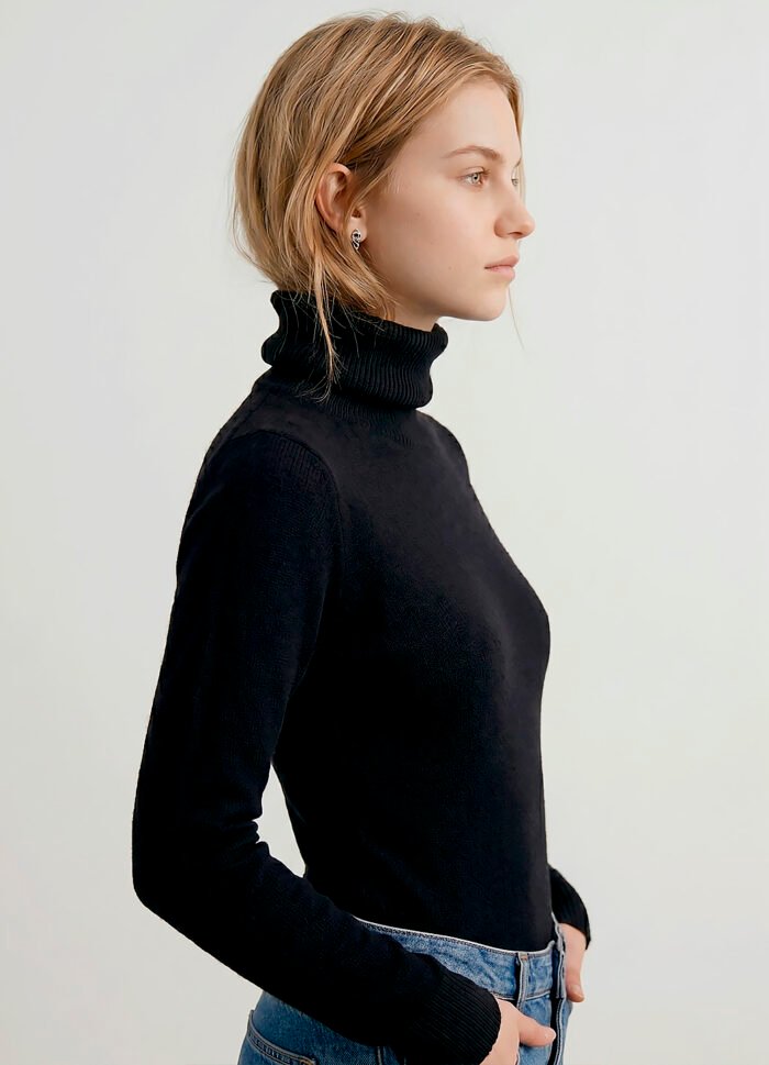 Blusa de Tricot Preta Gola Alta Manga Longa Justa Sob - Imagem 5