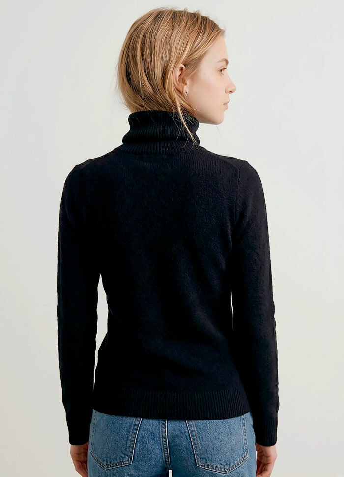 Blusa de Tricot Preta Gola Alta Manga Longa Justa Sob - Imagem 4