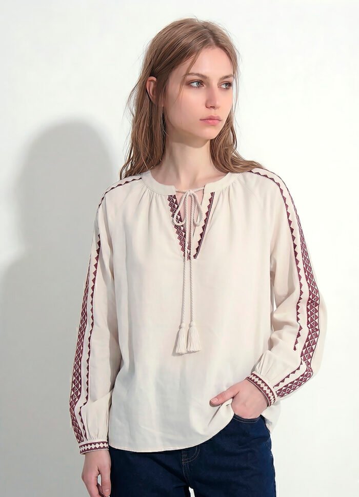 Blusa Off White Bordada Manga Longa de Algodão Boho Sob - Imagem 2