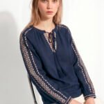 Blusa Azul Marinho Bordada Manga Longa de Algodão Boho Sob