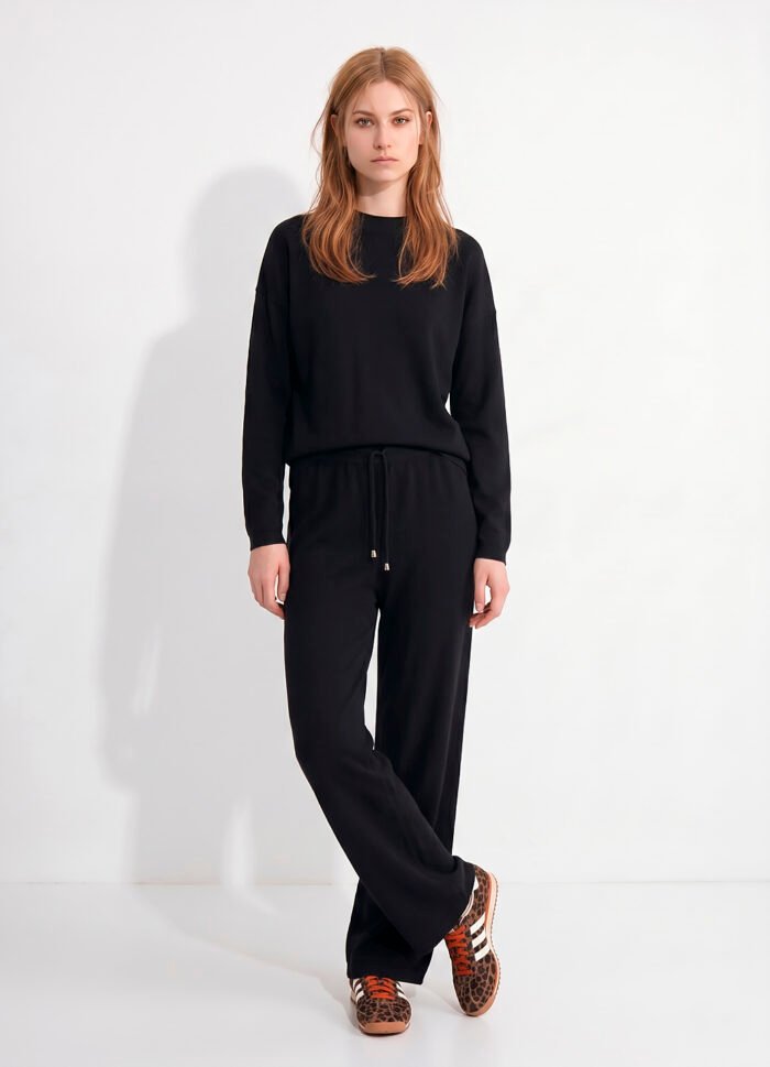 Conjunto de Tricot Preto Calça e Blusa de Modal Sob - Imagem 2