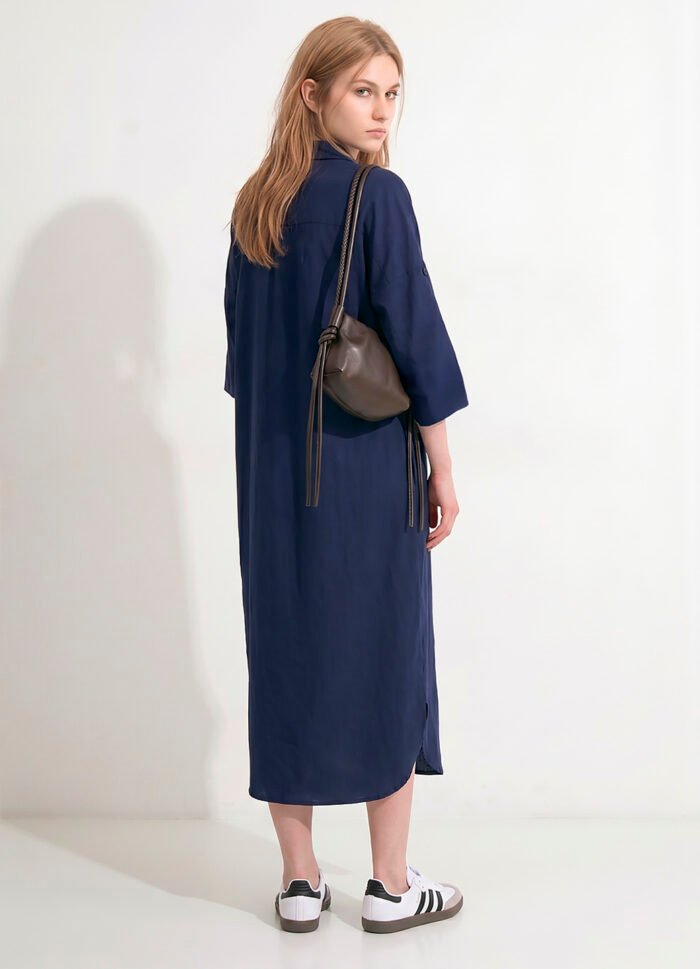 Vestido Longo Chemise Marinho em Viscose com Mangas e Bolso Sob - Imagem 5