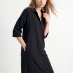Vestido Longo Chemise Preto em Viscose com Mangas e Bolso Sob