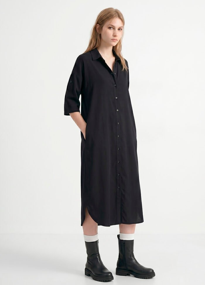Vestido Longo Chemise Preto em Viscose com Mangas e Bolso Sob - Imagem 3