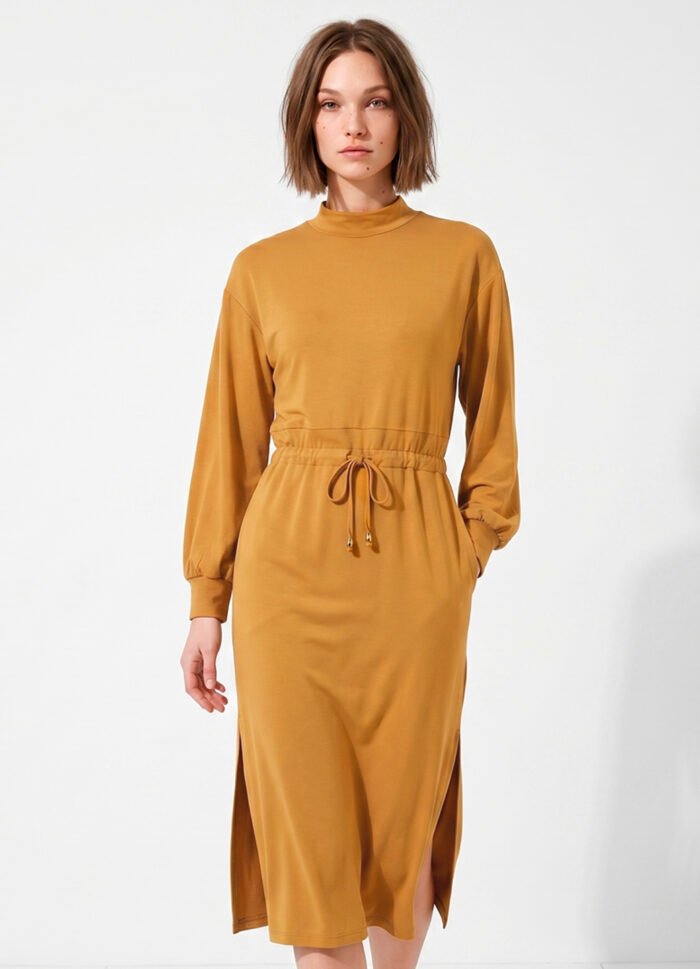 Vestido Manga Longa Caramelo Moletinho de Viscose com Bolsos Sob - Imagem 2