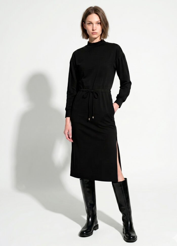 Vestido Preto Manga Longa  Moletinho de Viscose com Bolsos Sob - Imagem 4