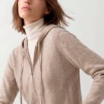 Jaqueta de Tricot com Capuz Bege em Viscose Macia Modal Sob
