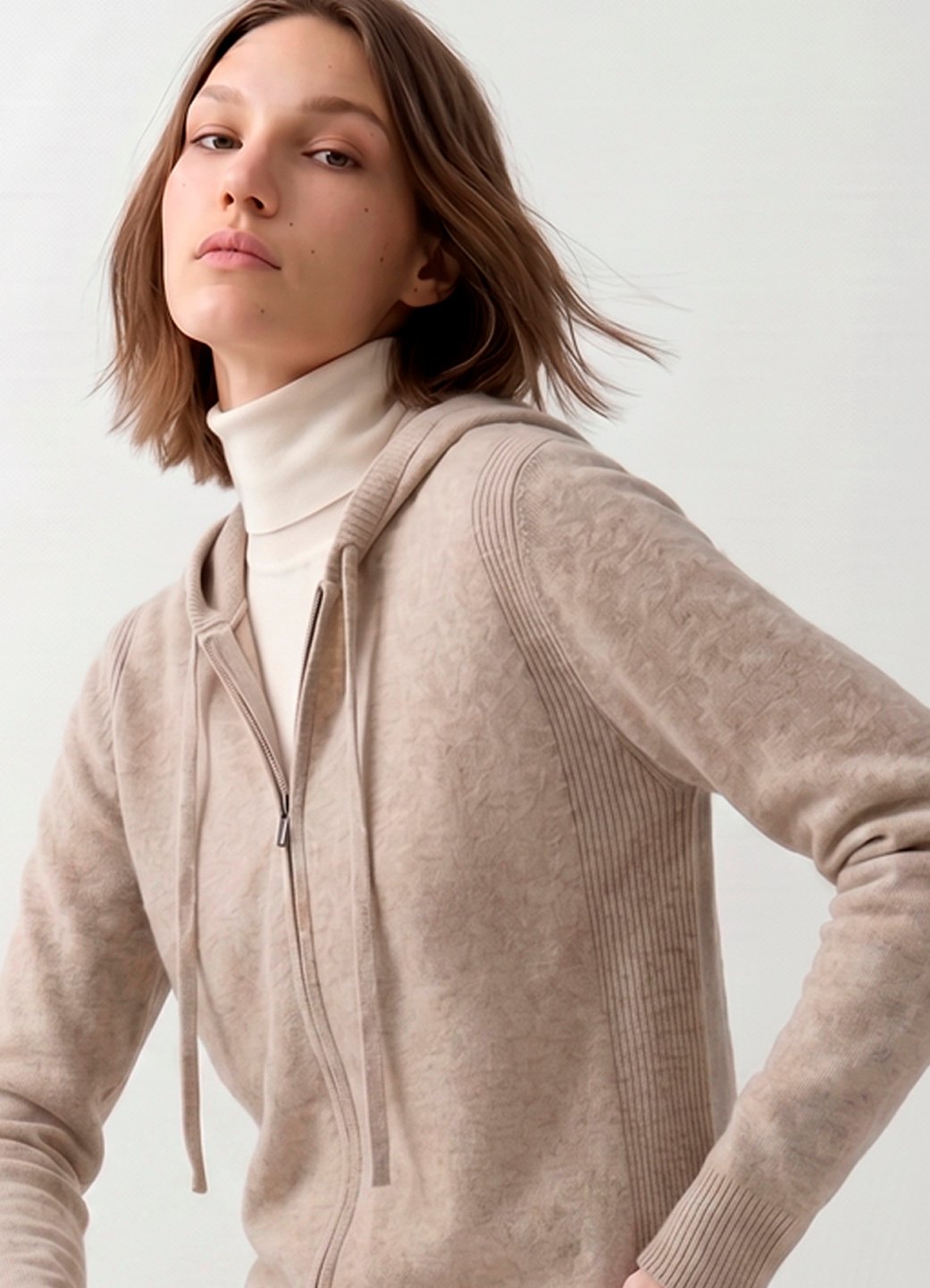 jaqueta de tricot com capuz bege 1 Jaqueta de Tricot com Capuz Bege em Viscose Macia Modal Sob - Imagem 1