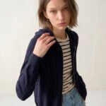 Jaqueta de Tricot com Capuz Marinho em Viscose Macia Modal Sob