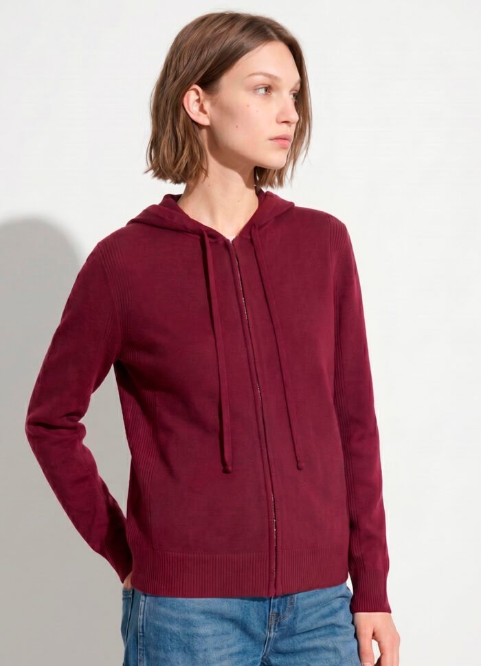 Jaqueta de Tricot com Capuz Vinho em Viscose Macia Modal Sob - Imagem 3