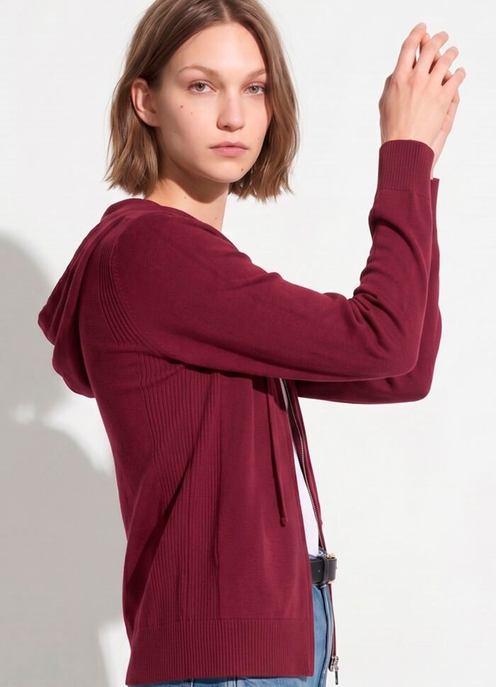 Jaqueta de Tricot com Capuz Vinho em Viscose Macia Modal Sob - Imagem 4