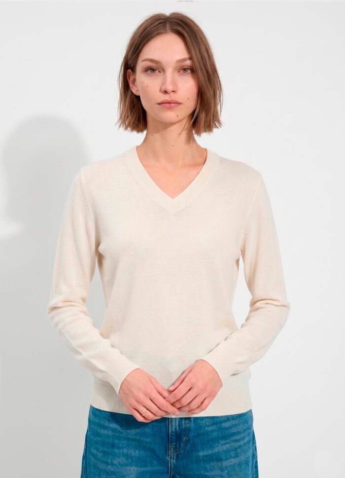 Blusa de Tricot Off White Gola V em Viscose Modal Macia Sob - Imagem 4