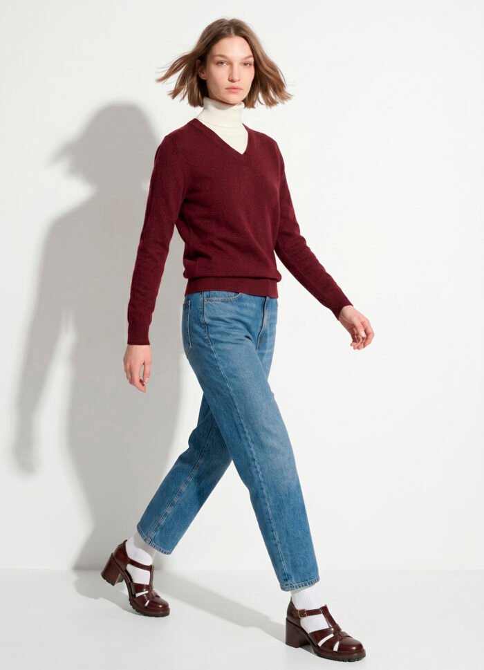 Blusa de Tricot Vinho Gola V em Viscose Modal Macia Sob - Imagem 6