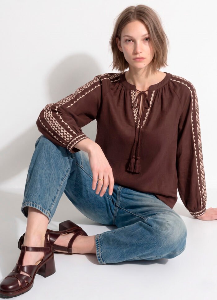 Blusa Marrom Bordada Manga Longa de Algodão Boho Sob - Imagem 4