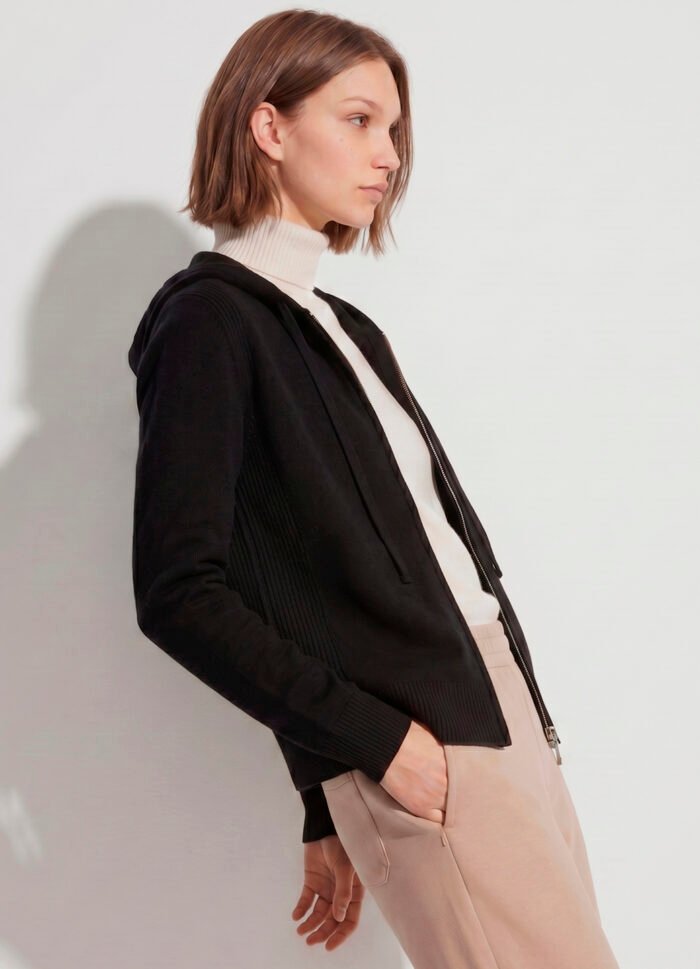 Jaqueta de Tricot com Capuz Preto em Viscose Macia Modal Sob - Imagem 2