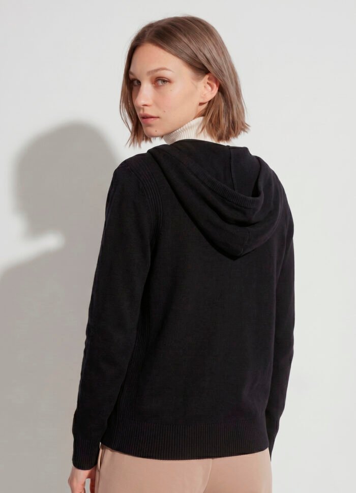 Jaqueta de Tricot com Capuz Preto em Viscose Macia Modal Sob - Imagem 5